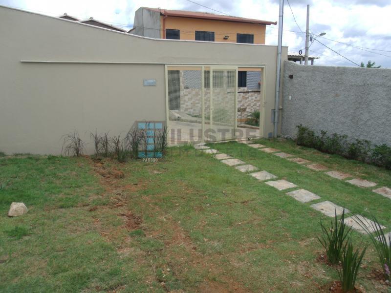 Casas com quintal à venda em Pousada Del Rey, Igarapé, MG - ZAP Imóveis